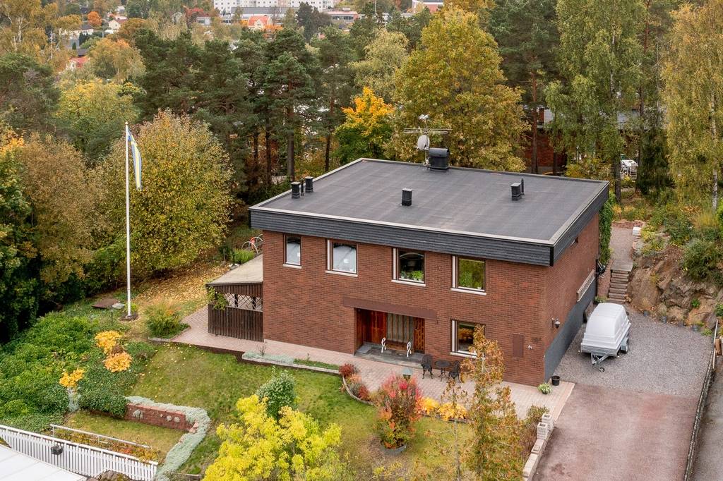 Byte av papptak 175 m2 villa & installation takstege. Segeltorp Huddinge
